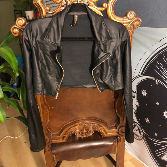 Triple Threat black zippered crop jacket - Picture 7 of 8